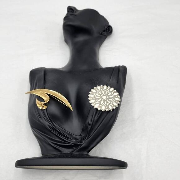 Brooch Vintage Trifari Set 2 Gold Tone Crown Silver Tone Snowflake Pin Brooch - Picture 3 of 12